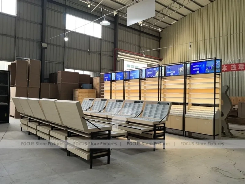 Prototype System Vision Retail Mockup with Modular Wall Set