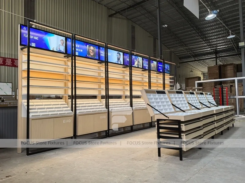 Prototype System Vision Retail Mockup with Modular Wall Set