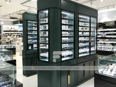 Wood and White Eyewear Retail Layout with White Wood Showcase Islands