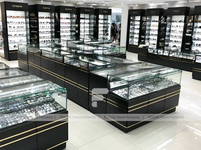 Wood and White Eyewear Retail Layout with White Wood Showcase Islands