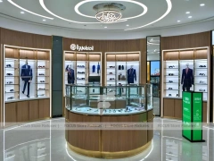 Woodgrain Optical Boutique Display with Circular Center Showcase