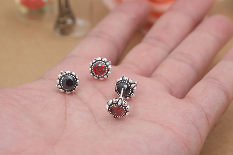 925 sterling silver handmade vintage stud earrings with rund stones American European gothic punk style antique silver designer jewelry earrings for women