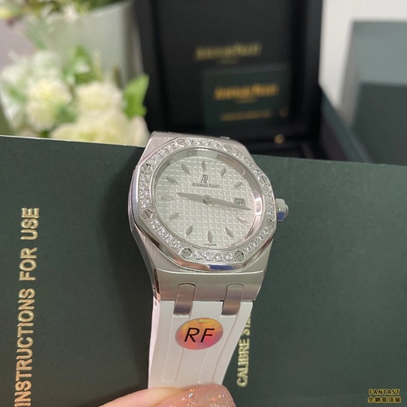 （市場最新最真版本）RF新款  爱彼皇家橡树系列型号67601石英腕表