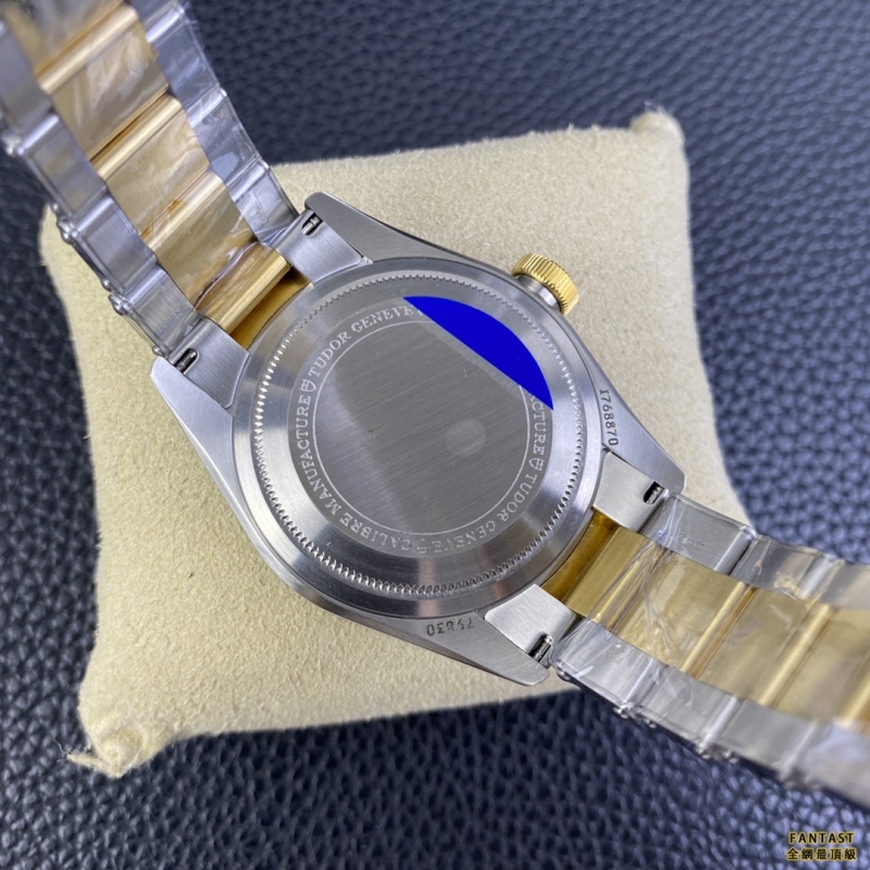（市場最新最真版本）帝舵GMT「沙士圈」腕表：M79833MN-0001