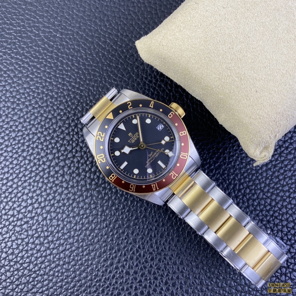 （市場最新最真版本）ZF「沙士圈」腕表，整體配色更加沈穩，彰顯復古型格。（腕表型號：M79833MN-0001）