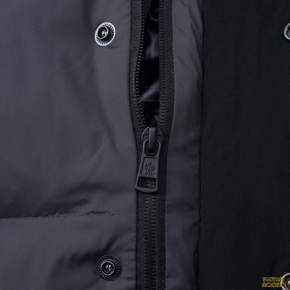 Moc 22熱門蒙口黑武士羽絨服