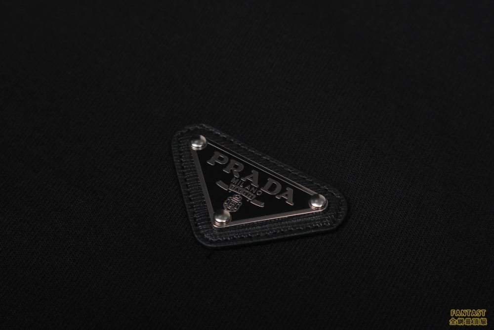 prada金屬標衛衣