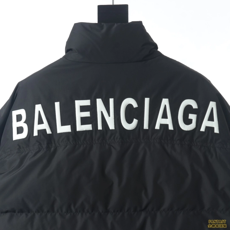 Balenciaga巴黎世家 前後字母羽絨服