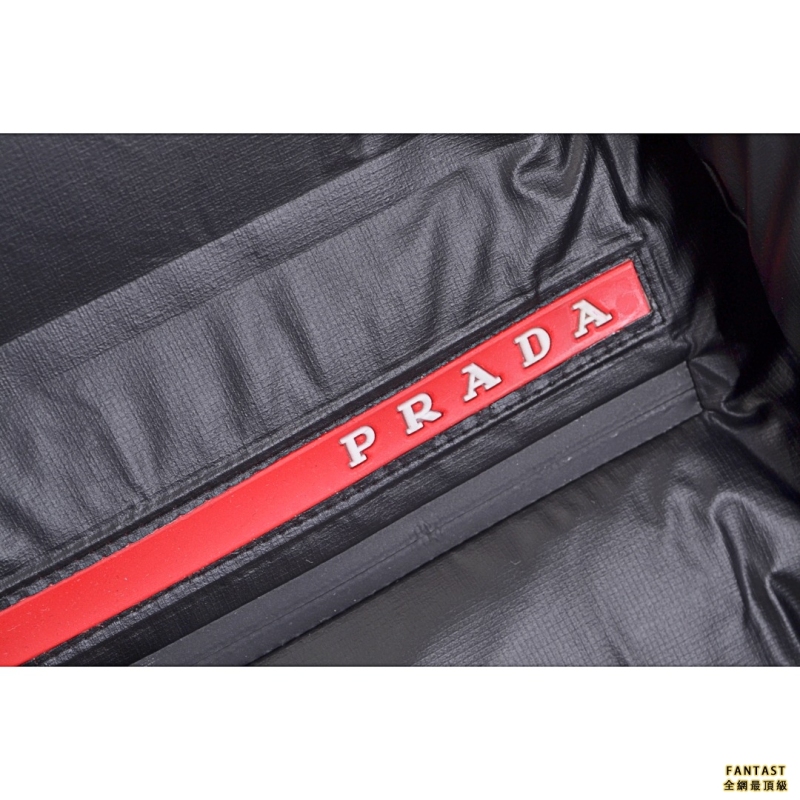 Prada/普拉達 22Fw 紅色硅膠飾條羽絨服 - 無帽款