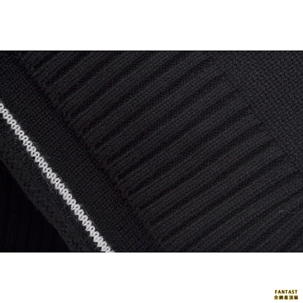 Givenchy/紀梵希 22FW肩帶鎖扣背帶圓領毛衣