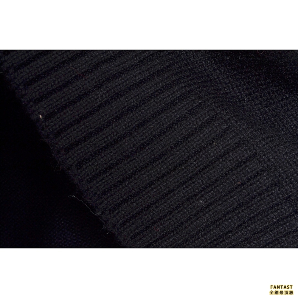 Ami Paris FW22 秋冬情侶款小愛心字母A刺繡徽章全羊毛圓領 