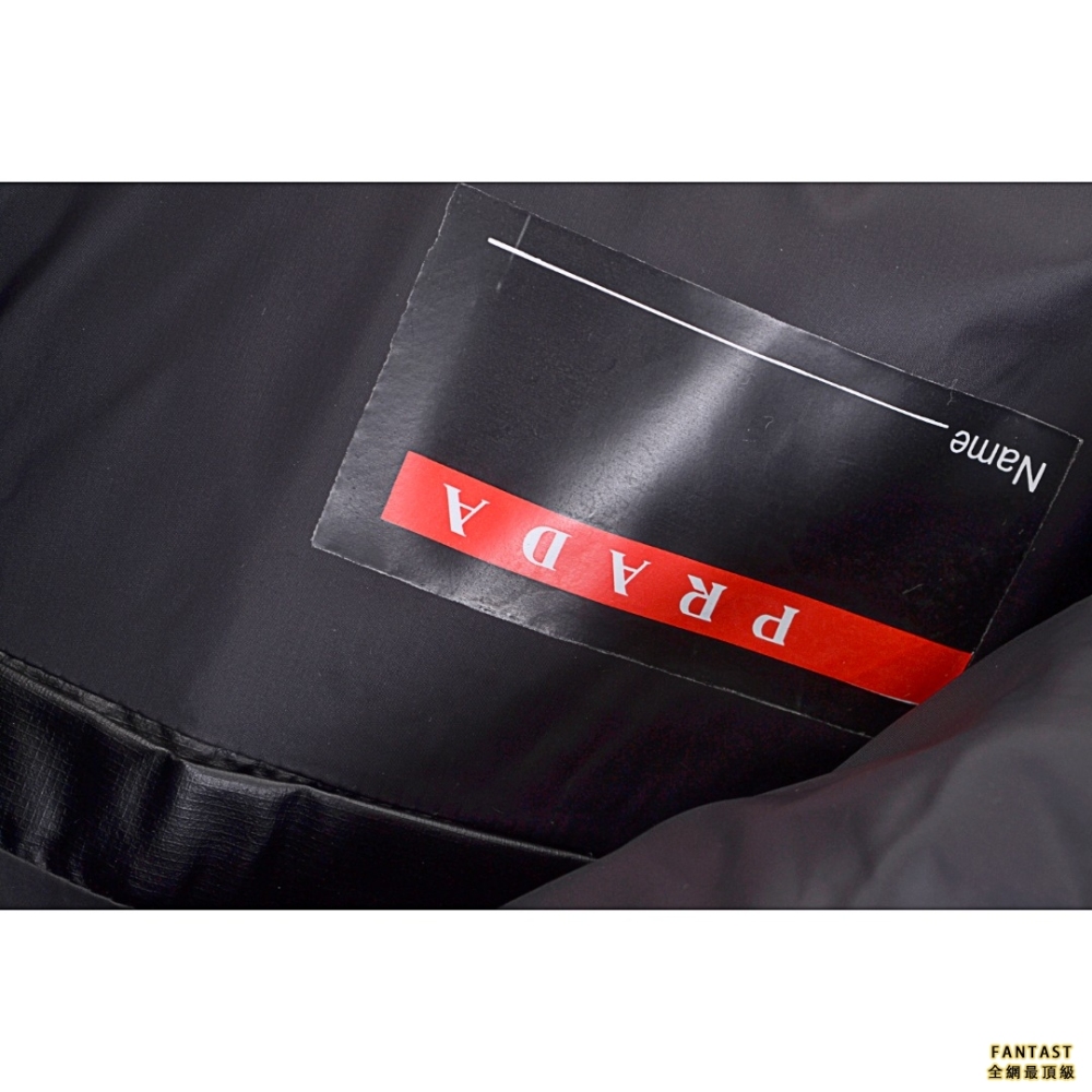 Prada/普拉達 22Fw 紅色硅膠飾條羽絨服 - 無帽款