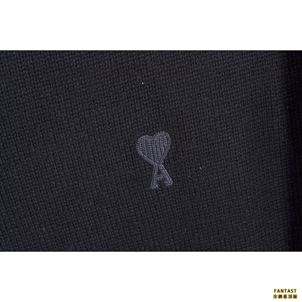 Ami Paris FW22 秋冬情侶款小愛心字母A刺繡徽章全羊毛圓領 