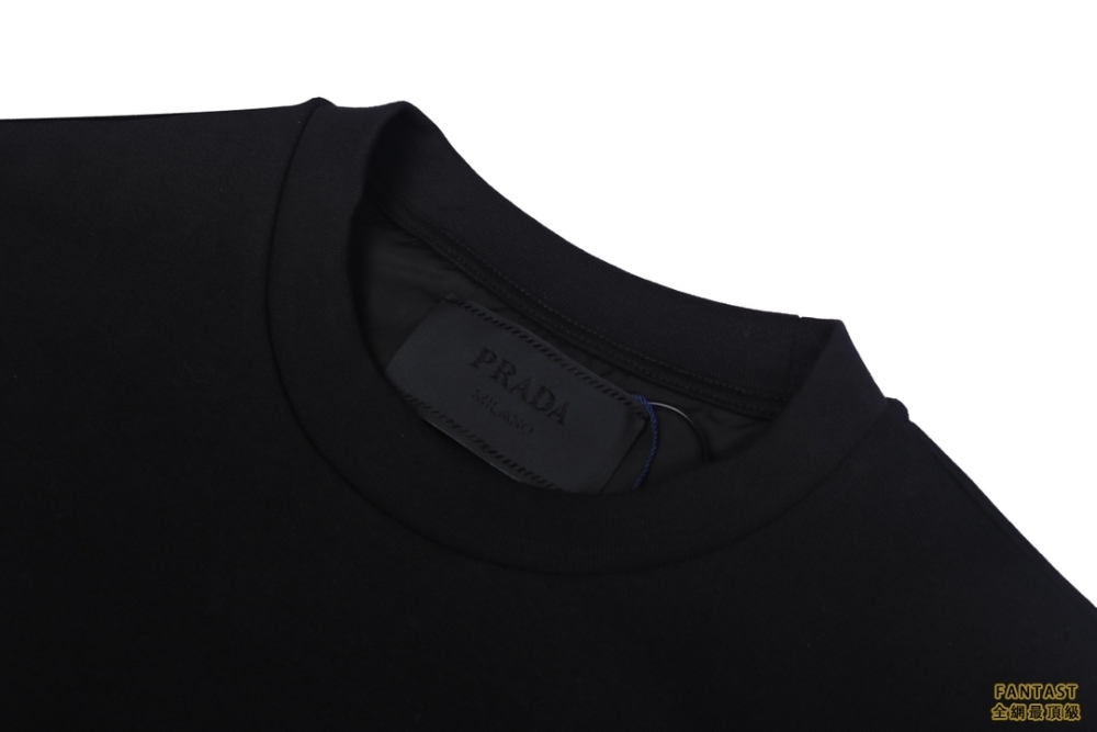 prada金屬標衛衣