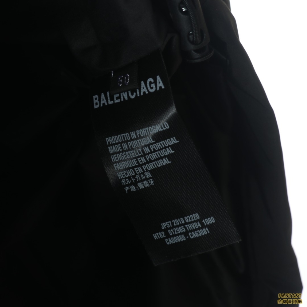Balenciaga巴黎世家 前後字母羽絨服