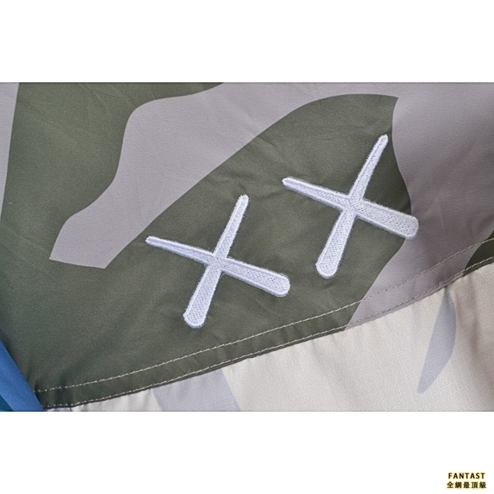 The North Face X KAWS聯名款1996美版羽絨服
