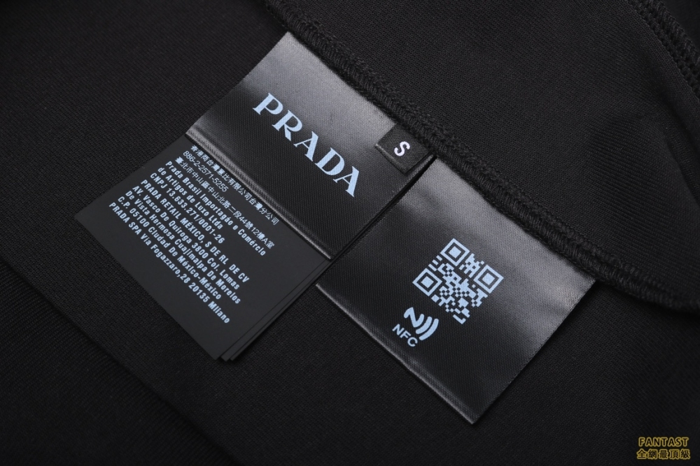 prada金屬標衛衣