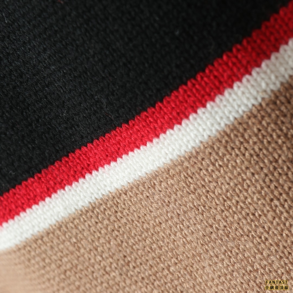 Burberry巴寶莉BBR 22FW 胸前小LOGO刺繡卡其色條紋開衫
