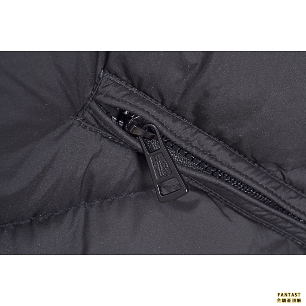 Moncler/蒙口 22Fw紅色線條羽絨服