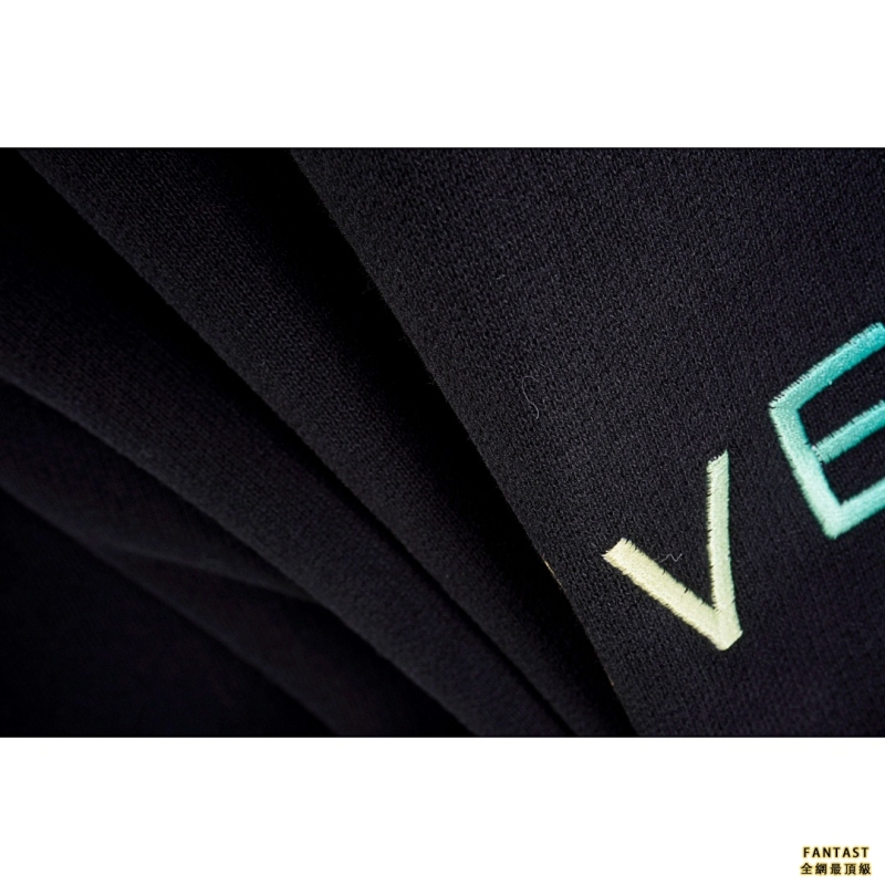 Givenchy/紀梵希  22FW 彩色刺繡字母徽標圓領套頭衛衣  
