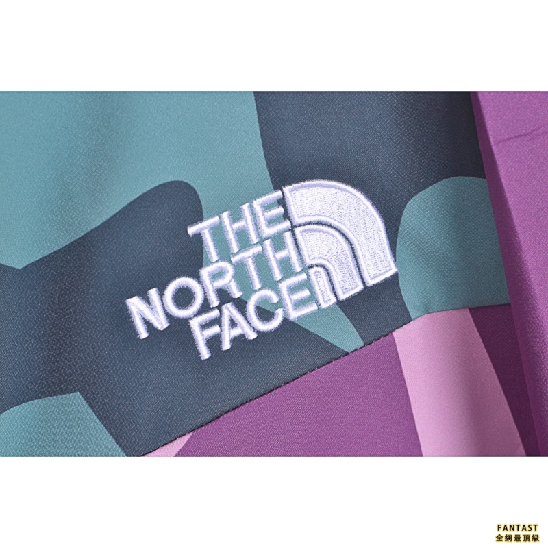 KAWS The North Face北面聯名1986拼接衝鋒衣