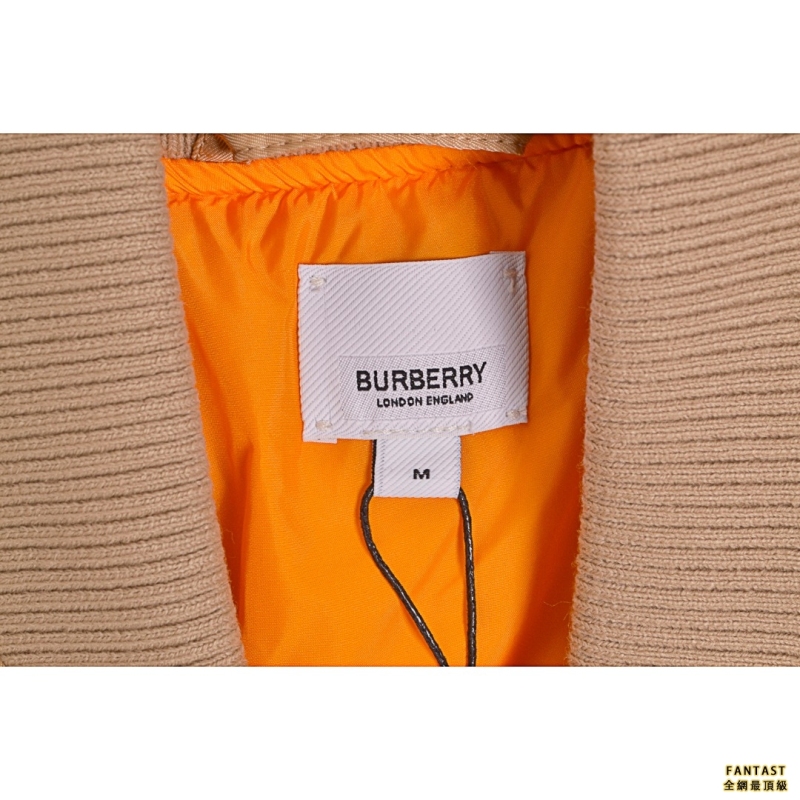 Burberry/巴寶莉 22FW 背後字母飛行員棉服 
