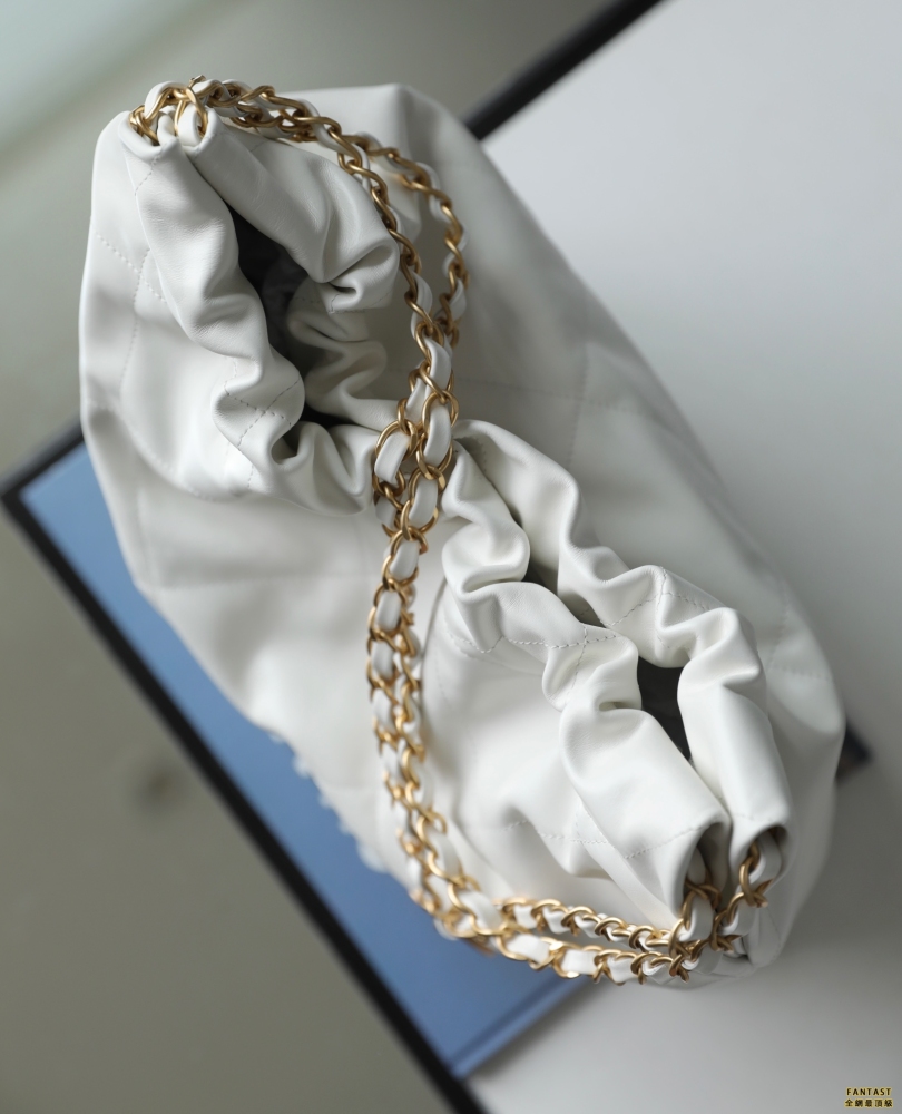 Chanel 22s | 白色/黑扣 22bag中號