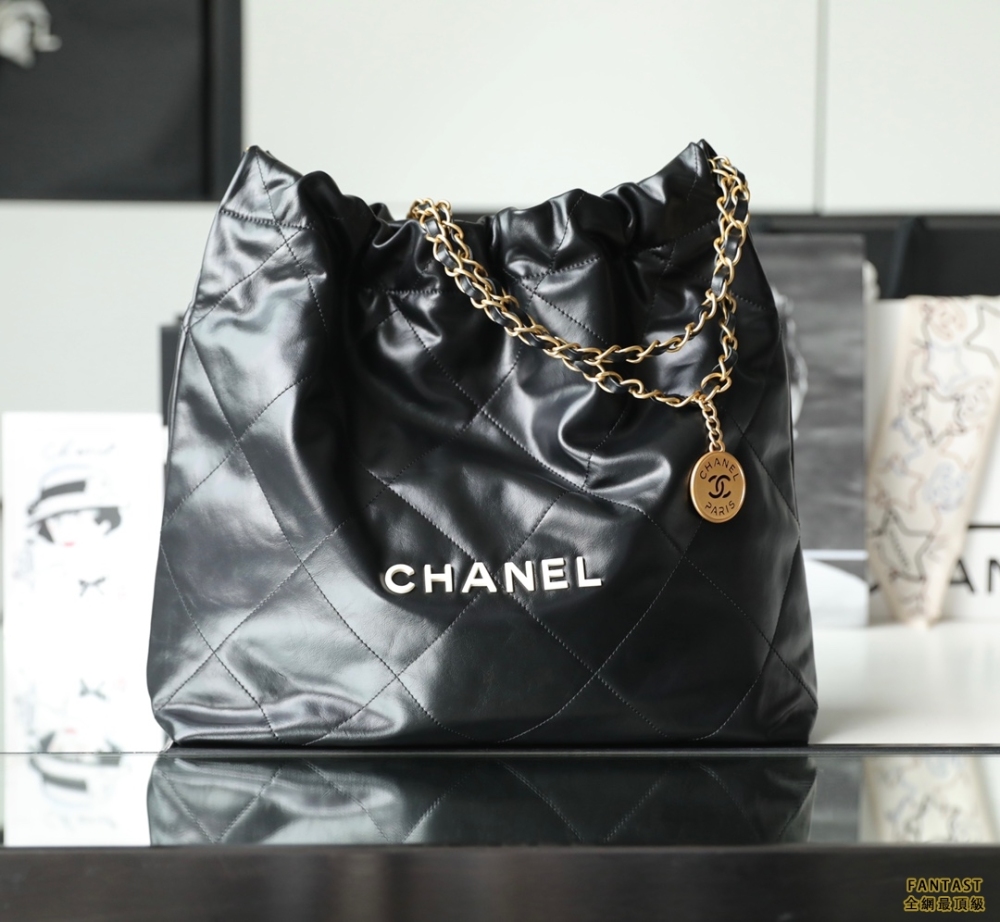 Chanel 22s|  黑色白扣  22bag中號