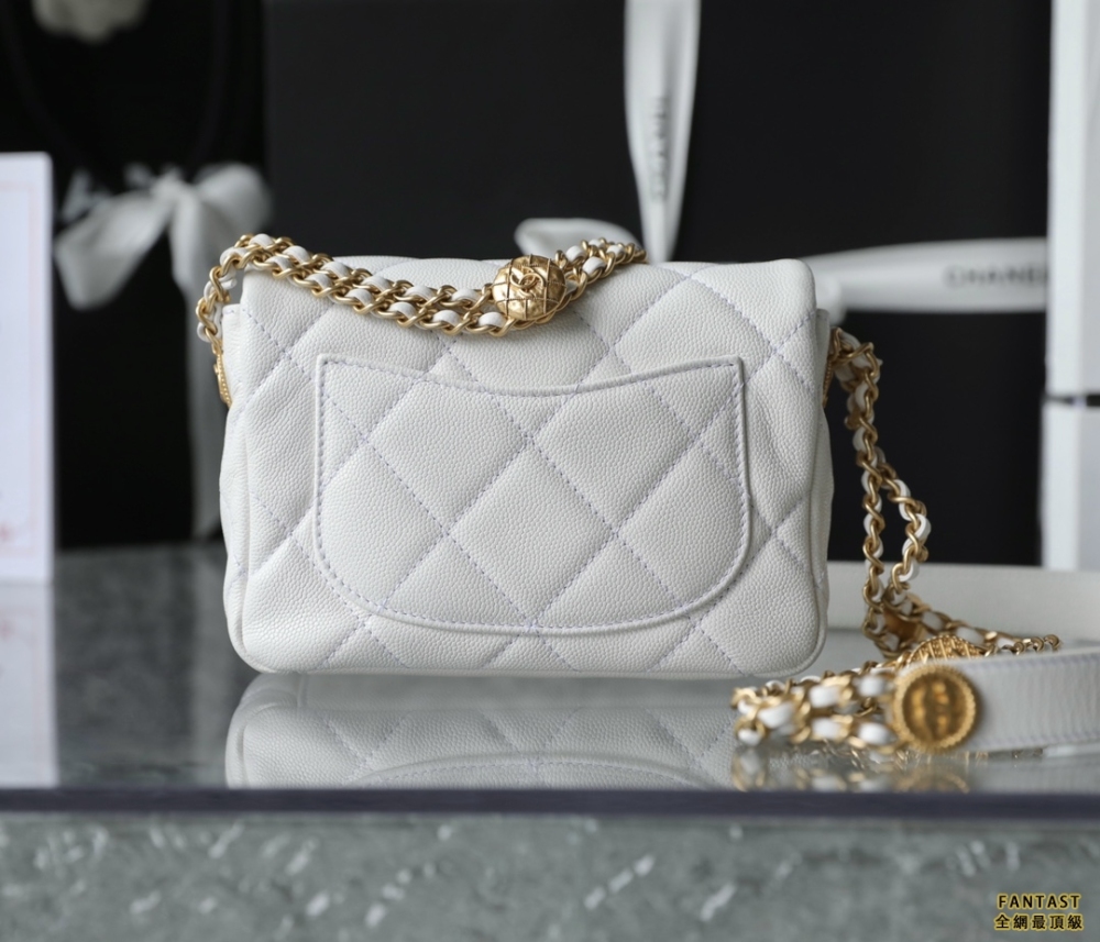 Chanel 22A手工坊 金幣口蓋包 mini白色