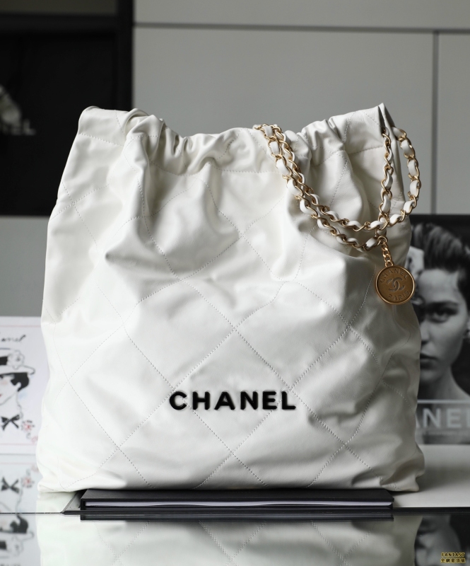 Chanel 22s | 白色/黑扣 22bag大號