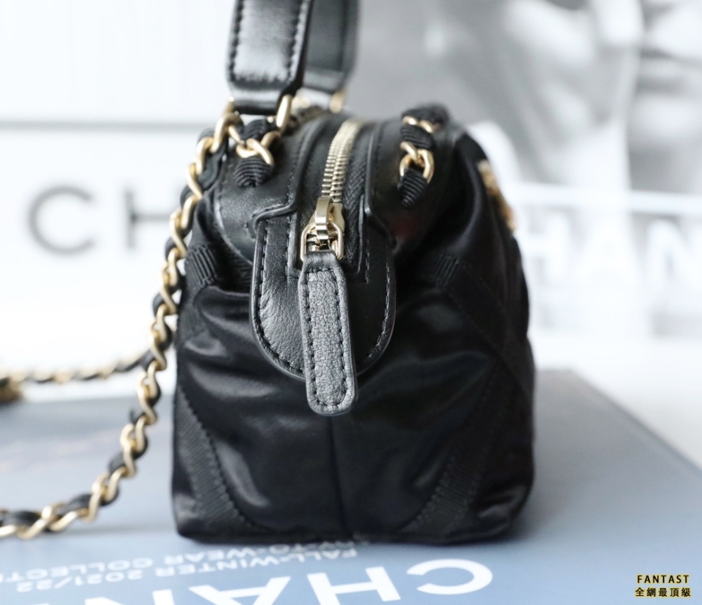 CHANEL｜22p 春夏系列 mini餃子包/尼龍餃子包 黑色