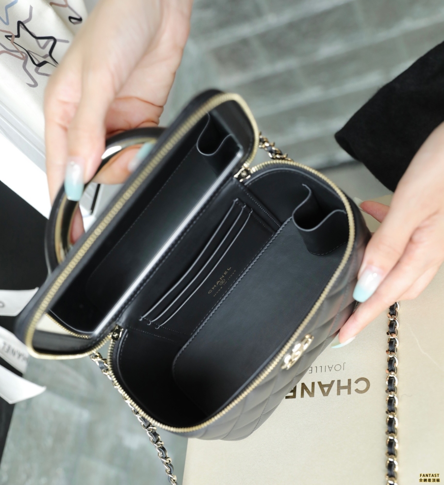 CHANEL 22A手工坊 手柄長盒子化妝包 黑色