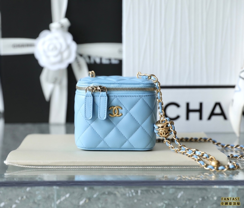 CHANEL 香奈儿 鏤空球口紅包 核桃金球 mini 盒子 淡藍 
