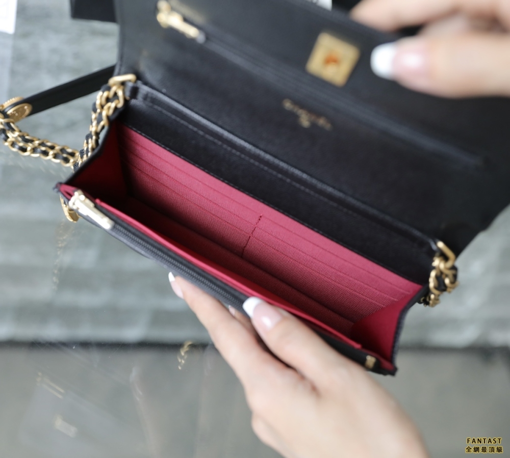 Chanel 22A手工坊 徽章金幣鏈條 woc黑色