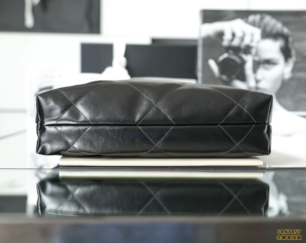 Chanel 22s|  黑色金扣 22bag小號