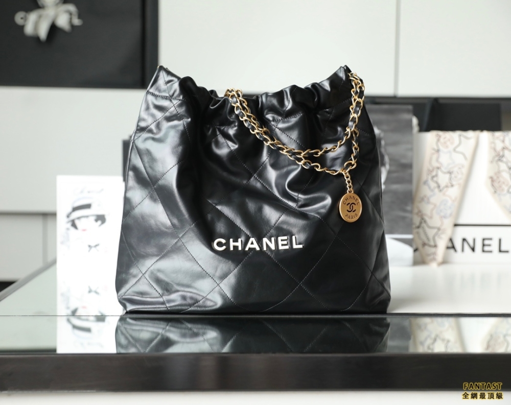 Chanel 22s|  黑色白扣  22bag中號