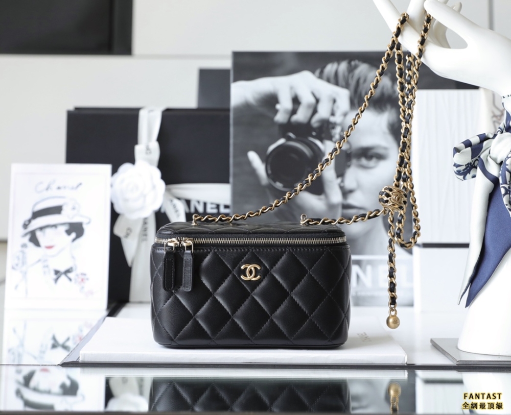 Chanel 22s |  化妝包 黑色 核桃金球鏈條長盒子