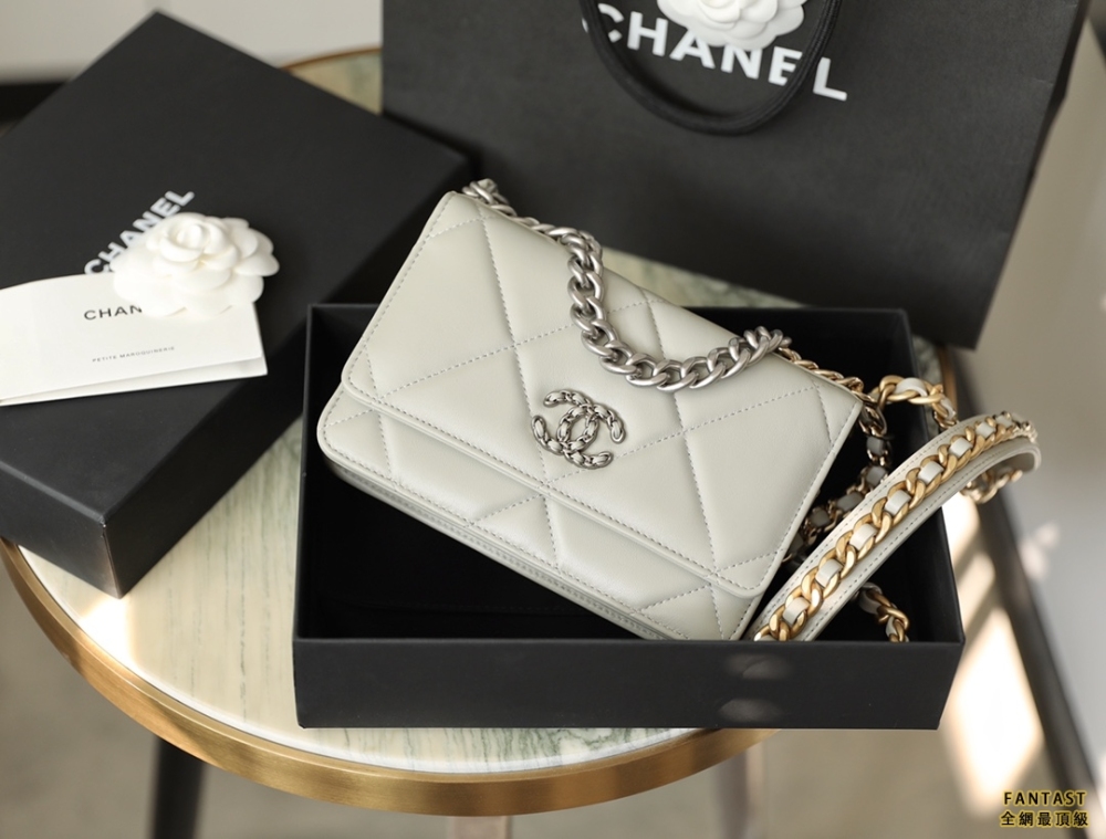 CHANEL22c早春新款 最新啞銀扣19WOC淺灰