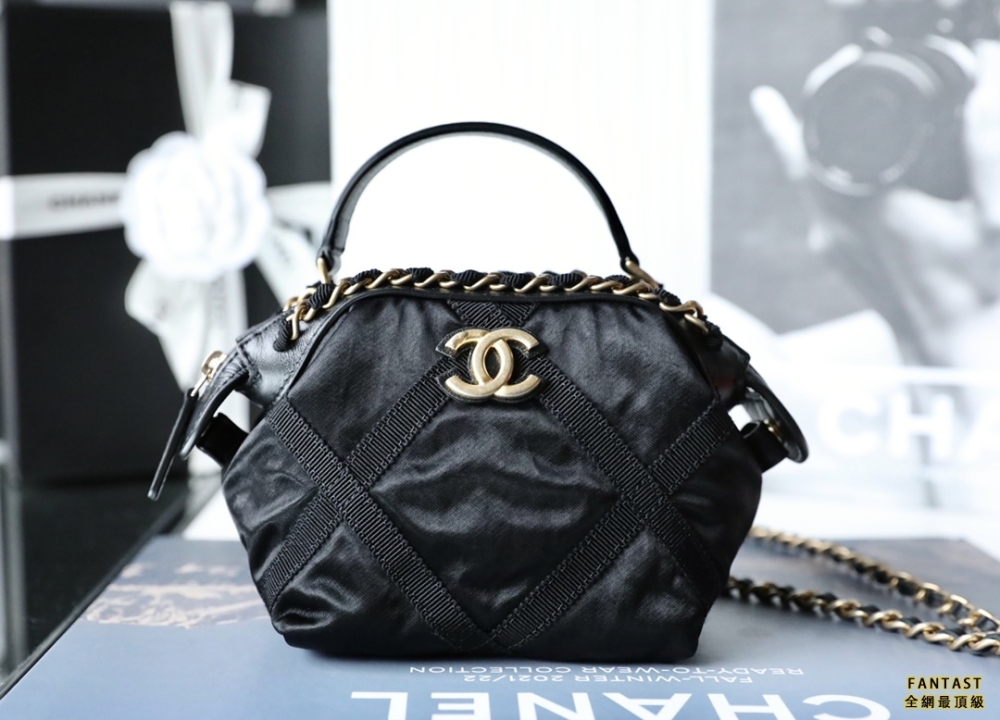 CHANEL｜22p 春夏系列 mini餃子包/尼龍餃子包 黑色