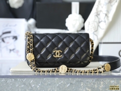 Chanel 22A手工坊 徽章金幣鏈條法棍包 黑色