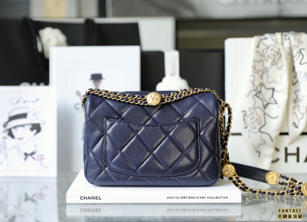 Chanel 22A手工坊 金幣口蓋包 大mini藍色