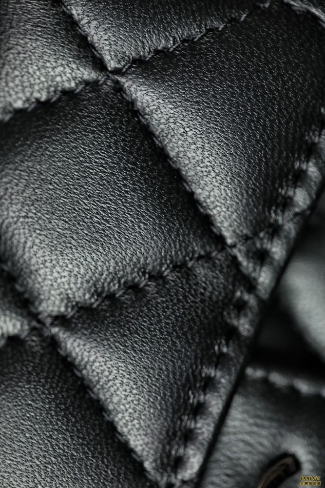 CHANEL CLASSIC 翻蓋零錢包 CF細膩羊皮卡套 黑銀