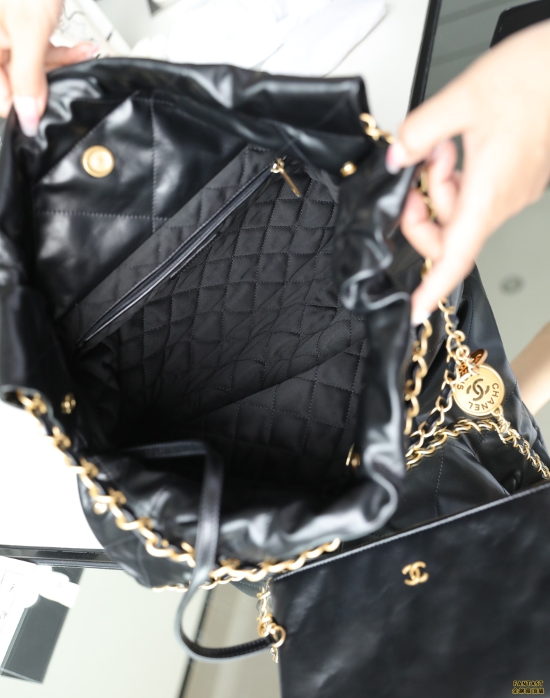 Chanel 22s|  黑色白扣  22bag中號