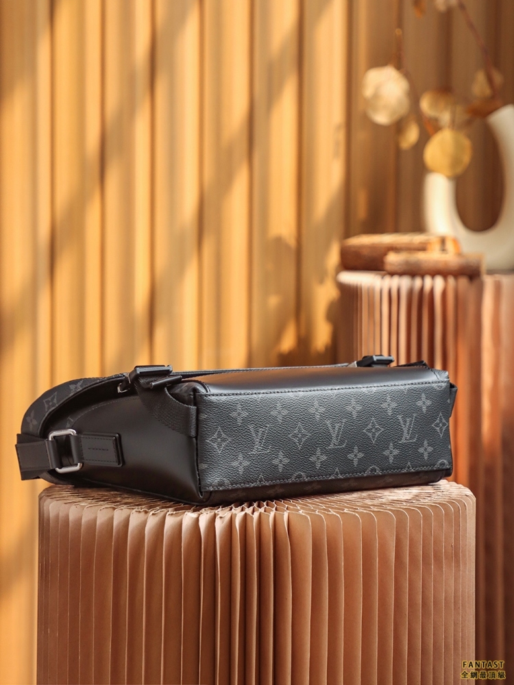 LV 路易威登 VOYAGER郵差包 #M40511#