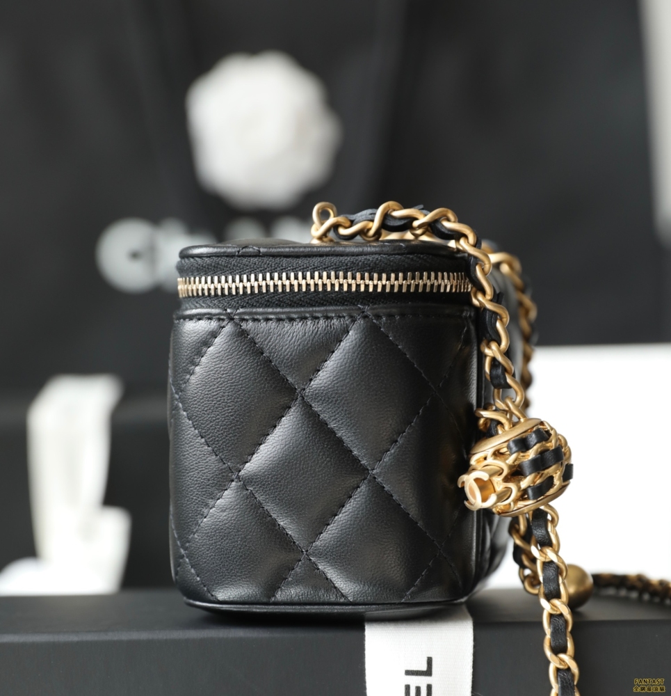 CHANEL 香奈儿 鏤空球口紅包 核桃金球 mini 盒子 黑色