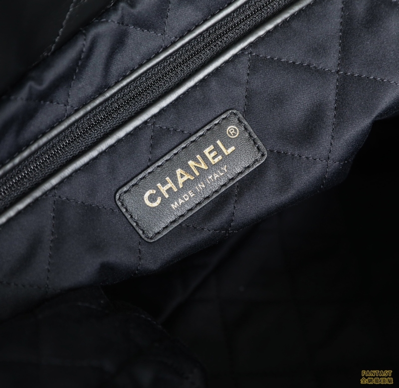 Chanel 22s|  黑色白扣 22bag小號