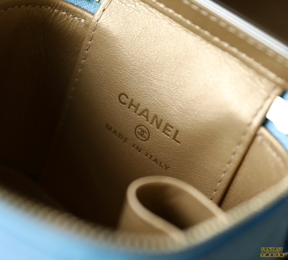 CHANEL 香奈儿 鏤空球口紅包 核桃金球 mini 盒子 淡藍 