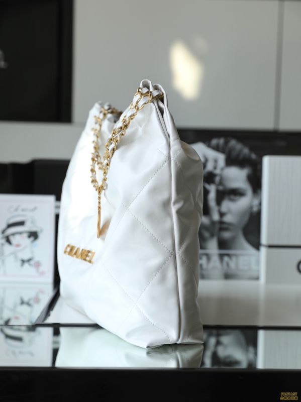 Chanel 22s|  白色金扣 22bag大號