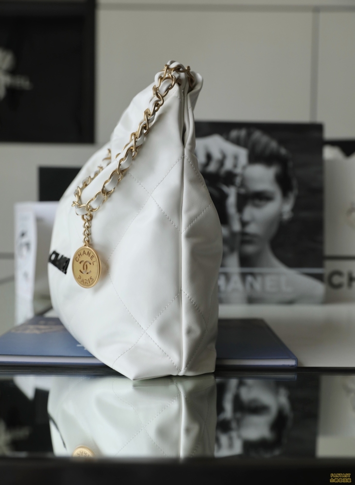 Chanel 22s|  白色金扣 22bag小號