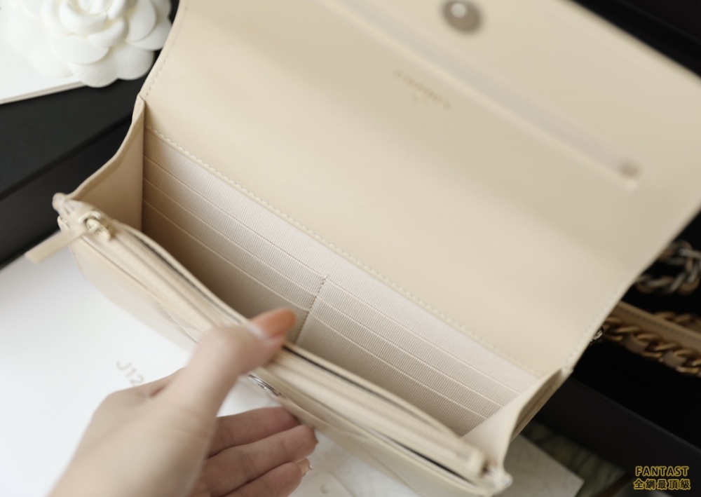 CHANEL22c早春新款 最新啞銀扣19WOC淺杏